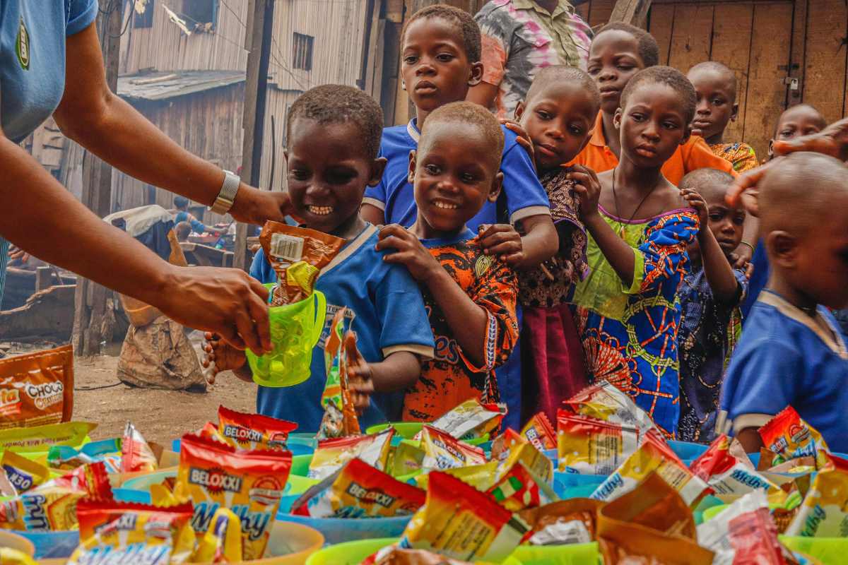 school going kids receiving food